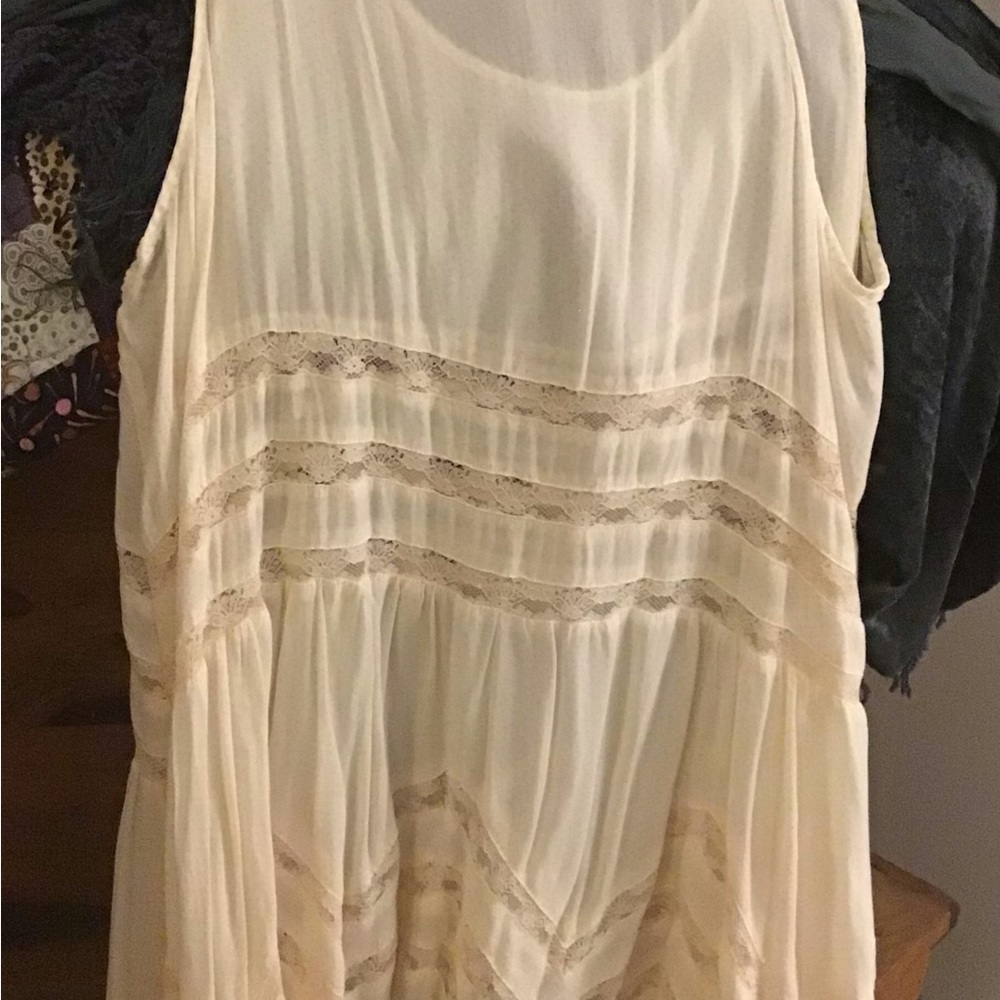 Free People - Trapeze Slip. Ivory Lg. Excellent Condition.